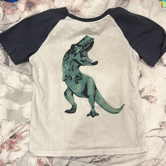 Tommy Bahama two t-shirts and linen shorts set like new - Picture 5 of 8